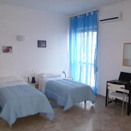 Le Grand Bleu Siracusa - One Hundred Steps From Ortigia -sea View - Bed & Breakfast 3*
